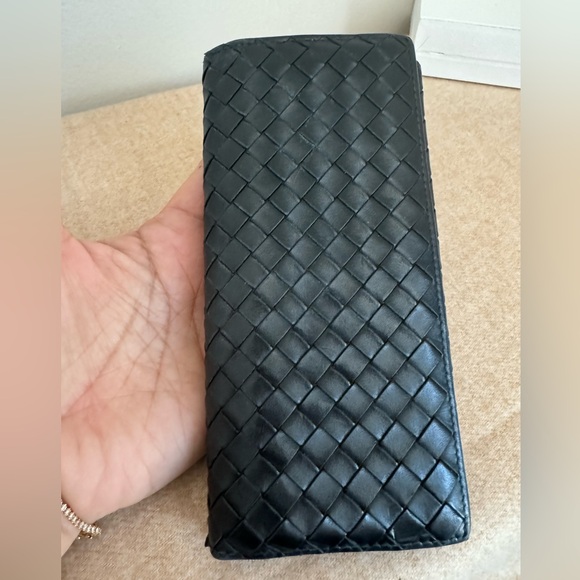 Bottega Veneta Intrecciato Leather Long Black Bifold Wallet - Unisex - Picture 3 of 13